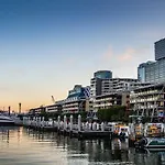 A Comfy & Modern Studio Near Darling Harbour