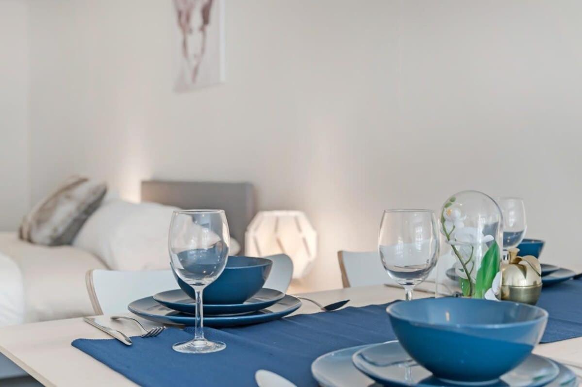 A Comfy & Modern Near Darling Harbour Apartment