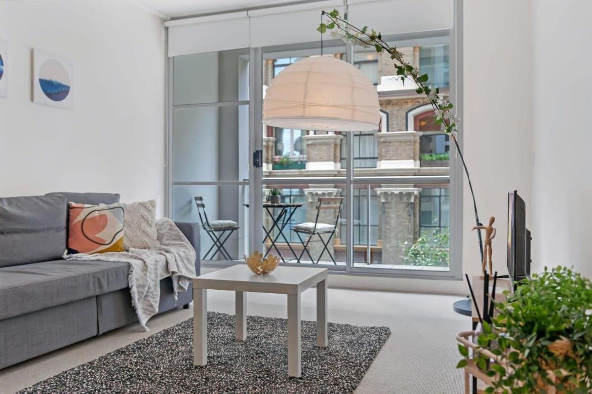 A Comfy & Modern Near Darling Harbour *