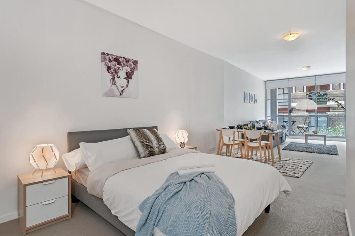 A Comfy & Modern Near Darling Harbour